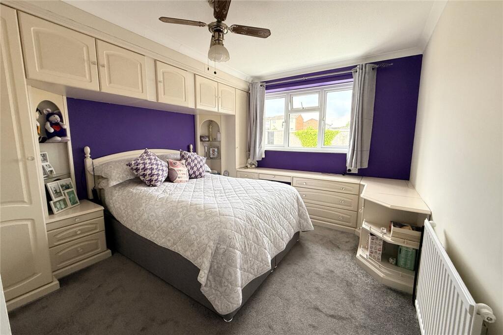 House in Bracknell, Hanworth - View 4