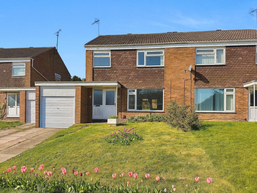 Main image of property: Woodlands Walk, Harrogate, North Yorkshire, HG2