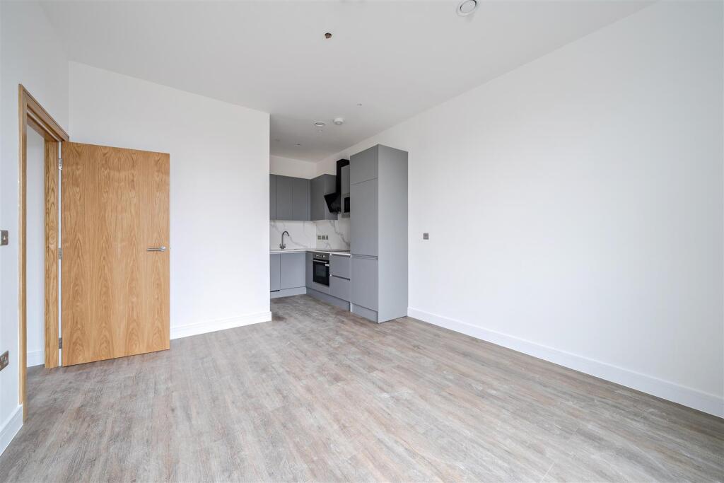 Main image of property: Roop House Waterfront, Fleet