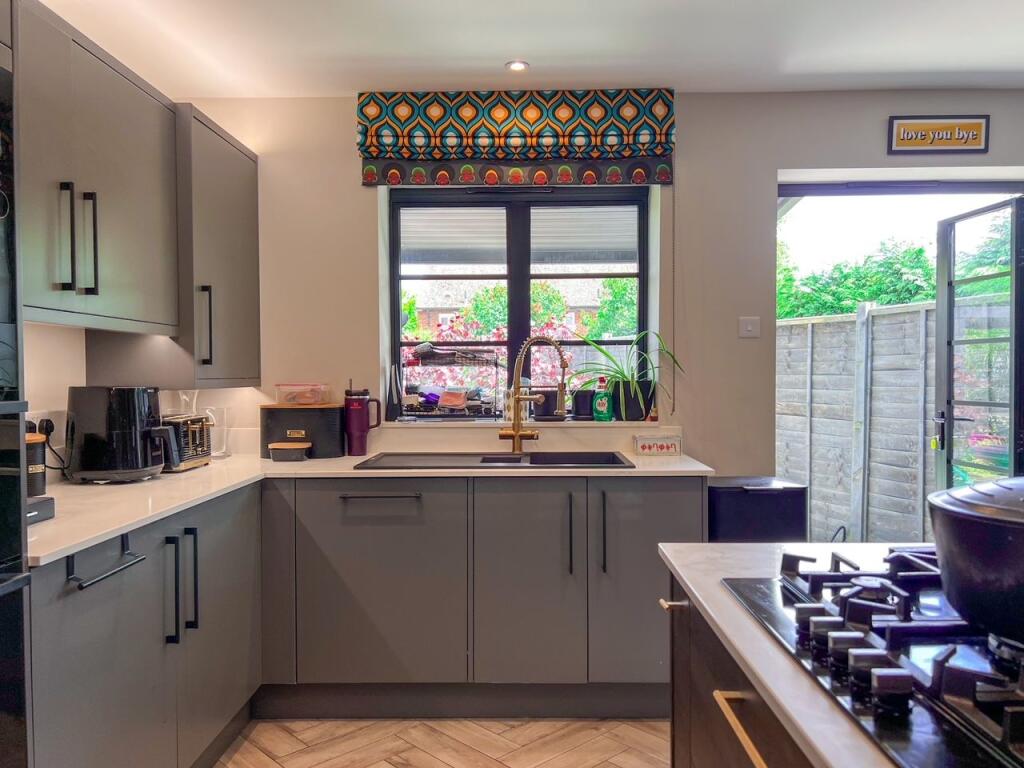 House in Elmbridge, Molesey - View 4