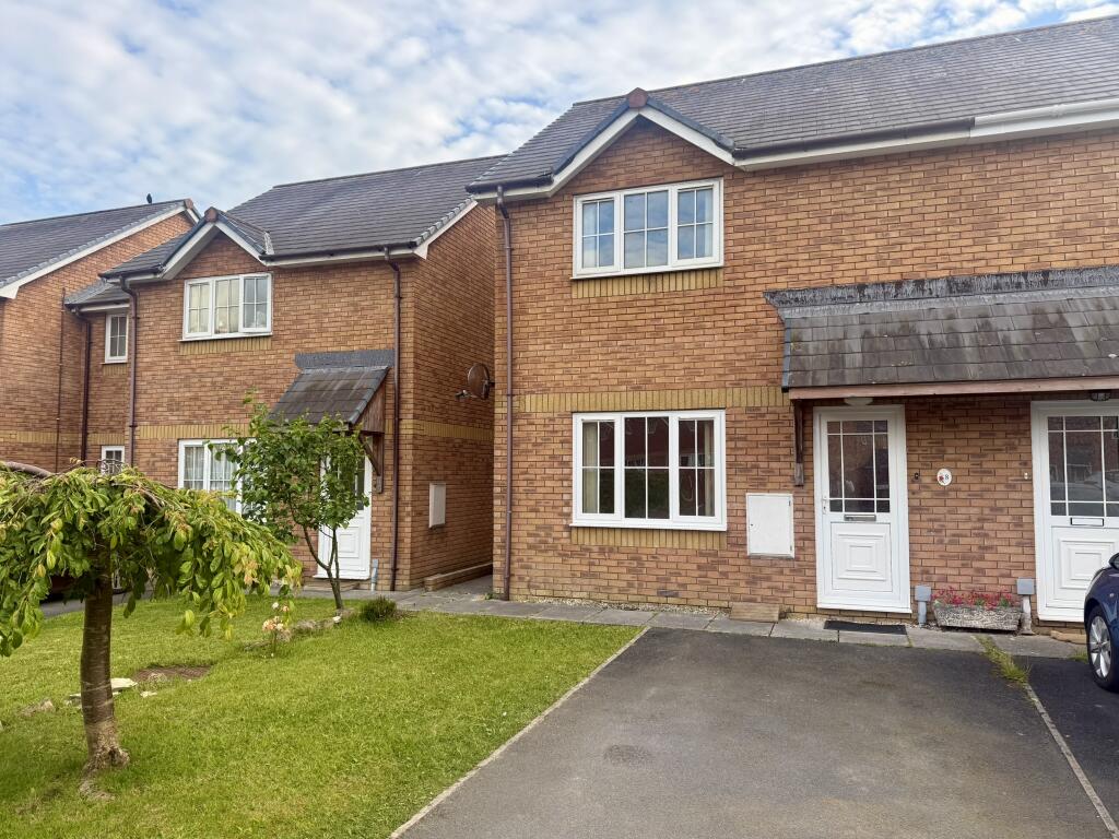 Main image of property: Clos Ceitho, Llanbadarn Fawr