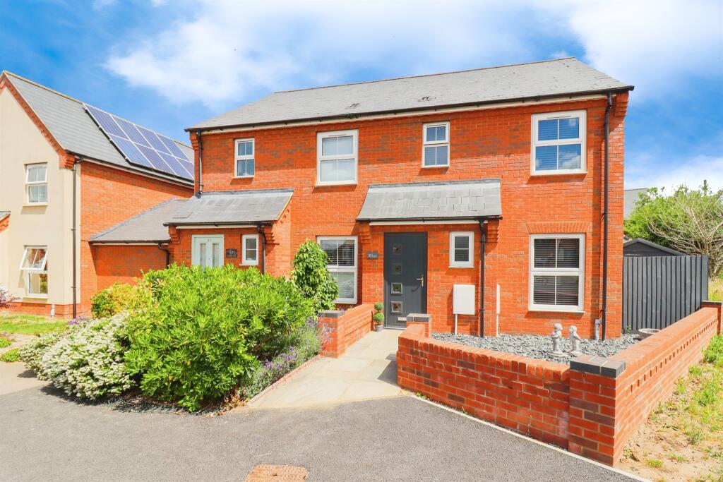 3-bed semi-detached on Mendham Lane, Harleston, £230,000