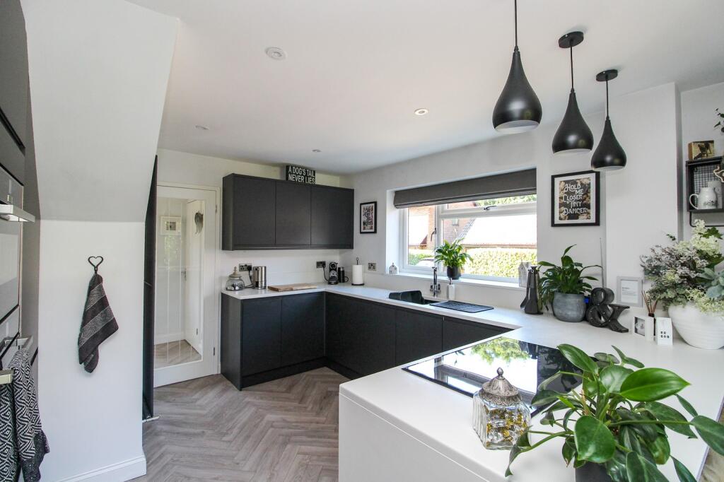 House in Crawley, Lowfield Heath - View 5