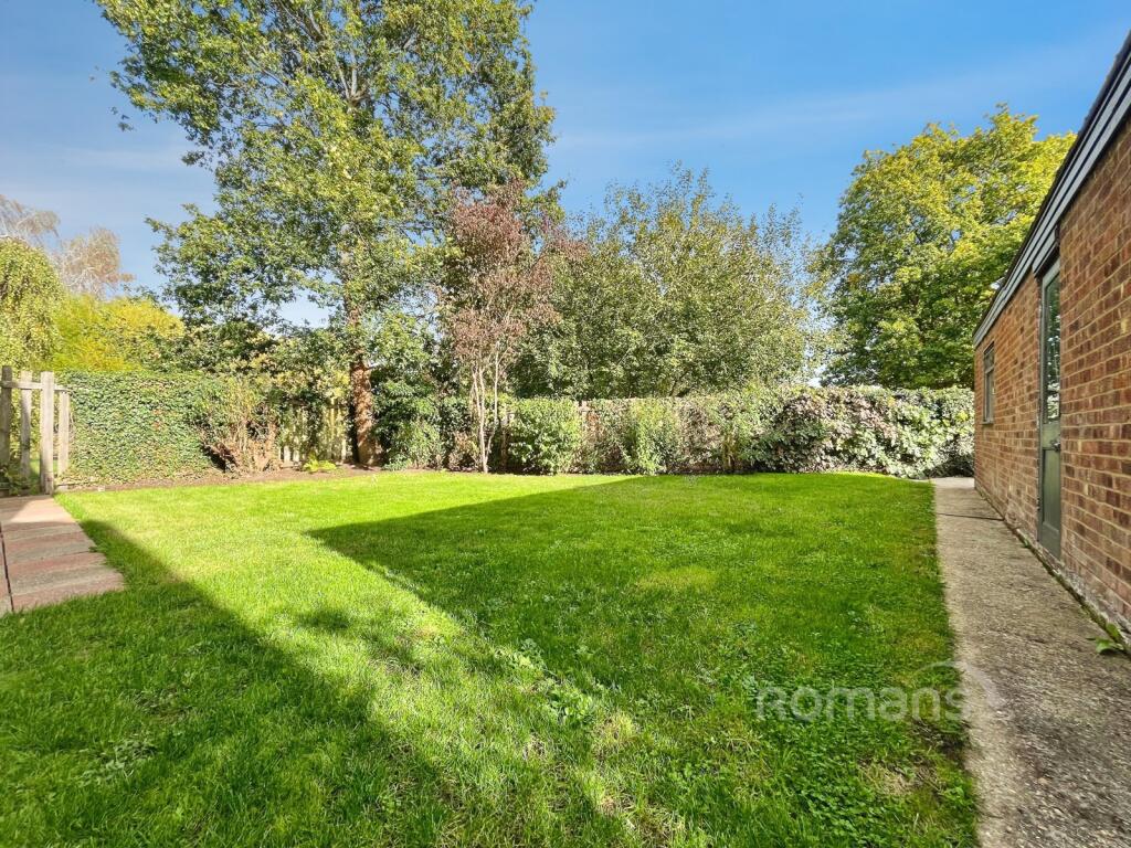 House in Waverley, Badshot Lea, Farnham - View 4