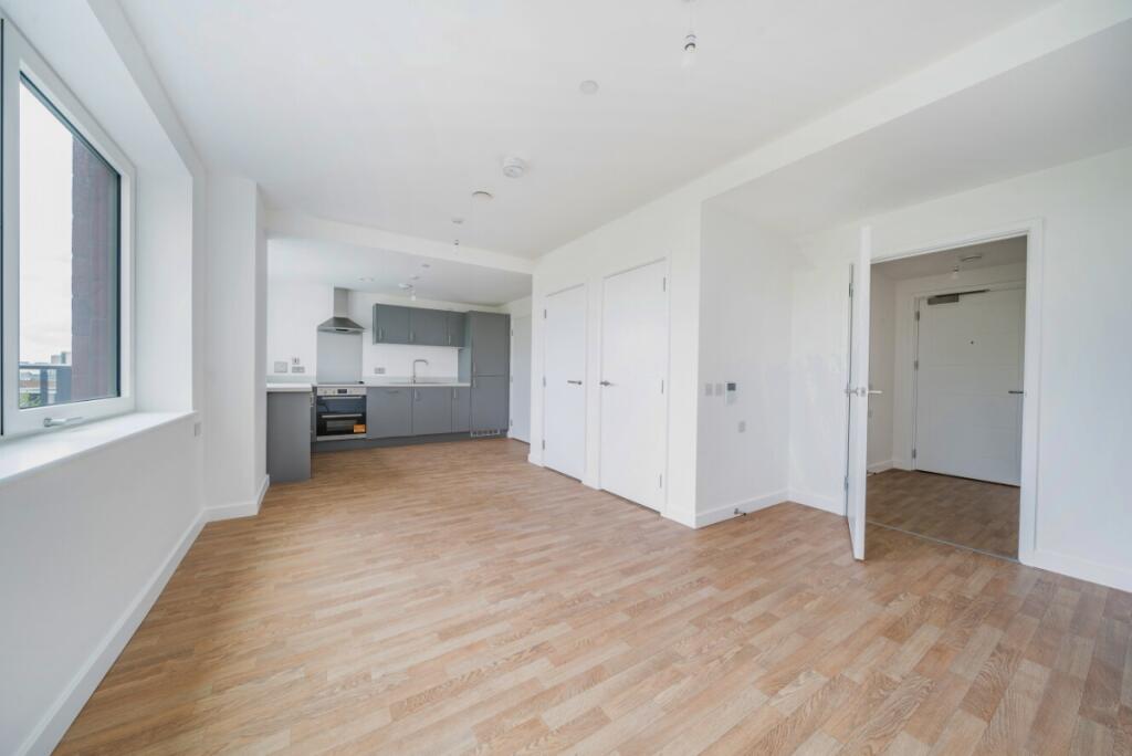 Apartment in London, Roding Riverside, Thames View - View 3