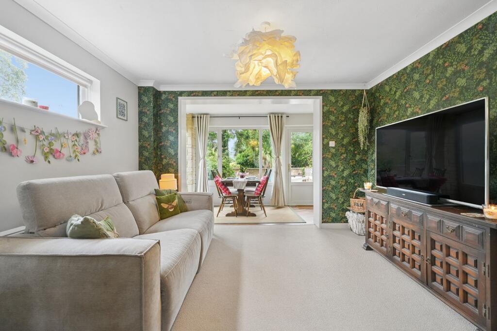 House in West Oxfordshire, Cogges, Witney - More
