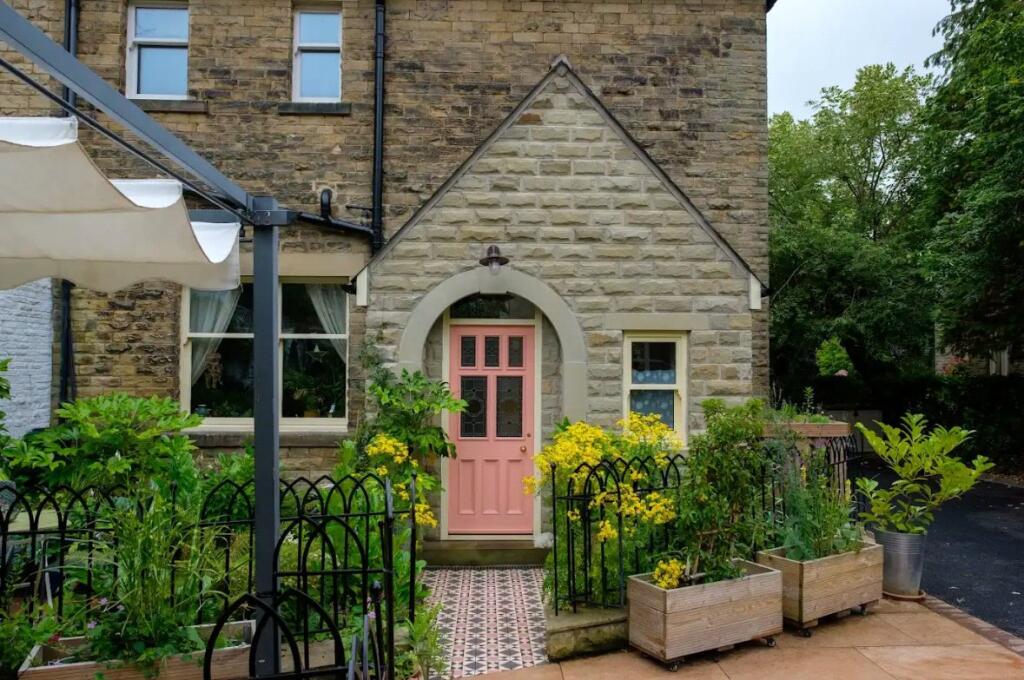 4-bed house on St. Johns Road, Buxton, Derbyshire, SK17, £450,000