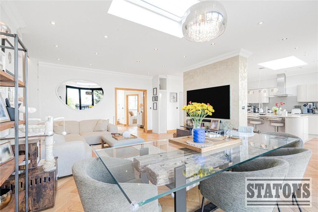 House in London, Oakleigh Park, Brunswick Park - More