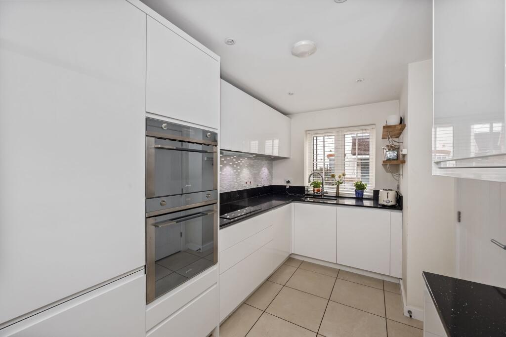 House in Horsham, Broadbridge Heath - View 3