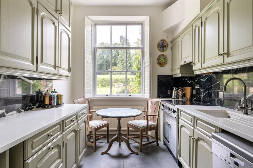 Apartment in Hyde Heath, Amersham - More