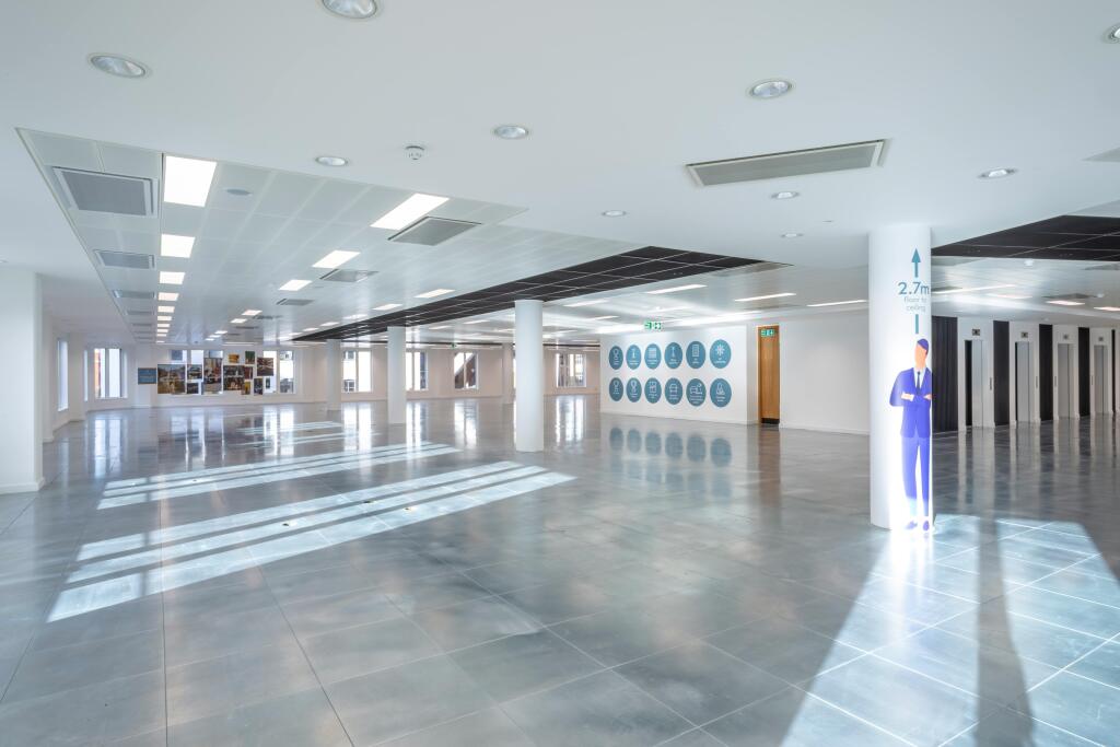 1 Kingsway 4th Floor 04.jpg