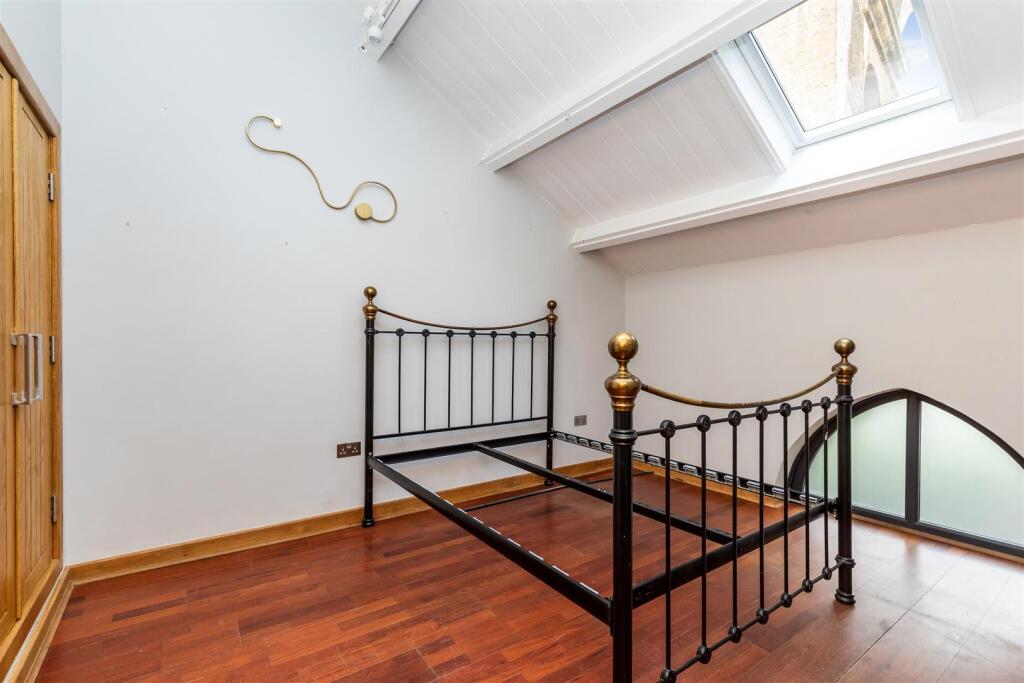 House in Brighton - More