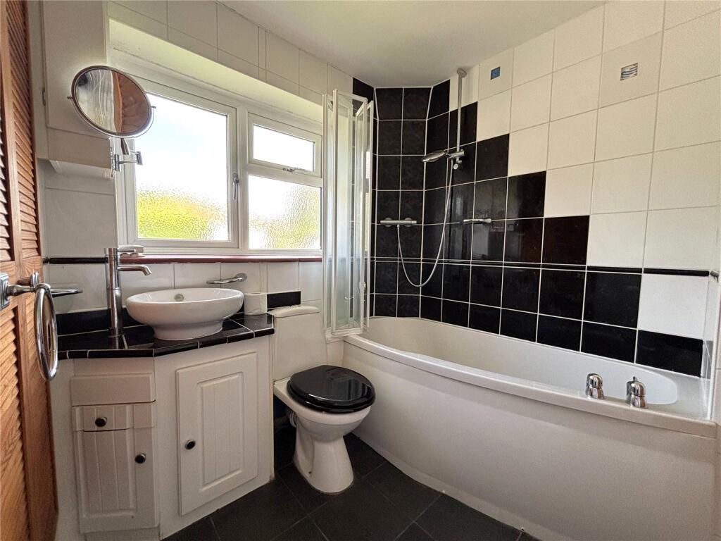 Apartment in Guildford - More