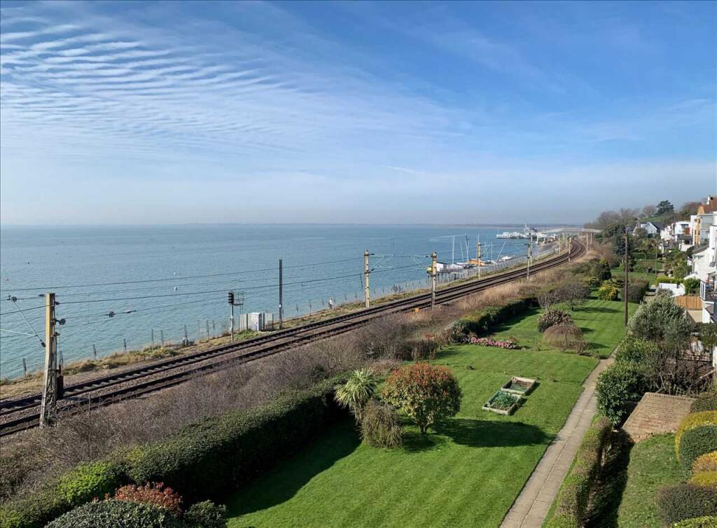 Seabrink, Undercliff Gardens, Leigh on Sea photo 3