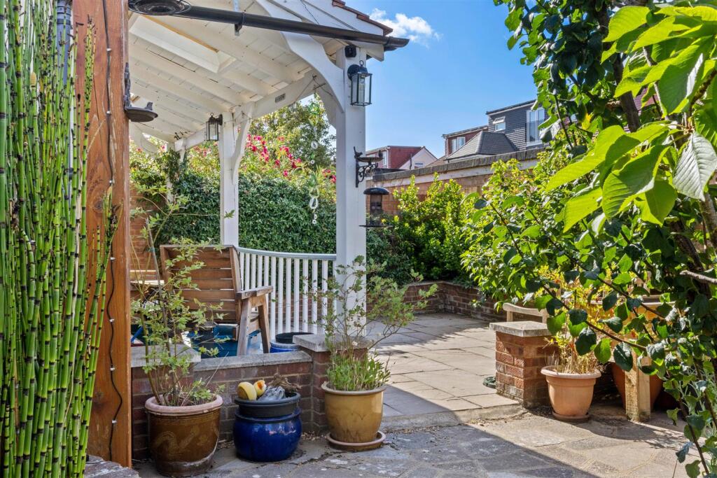 House in Twickenham - View 4