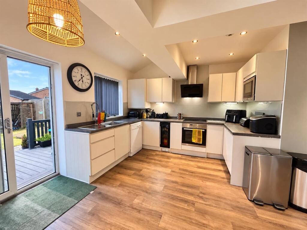 House in Halifax - View 3