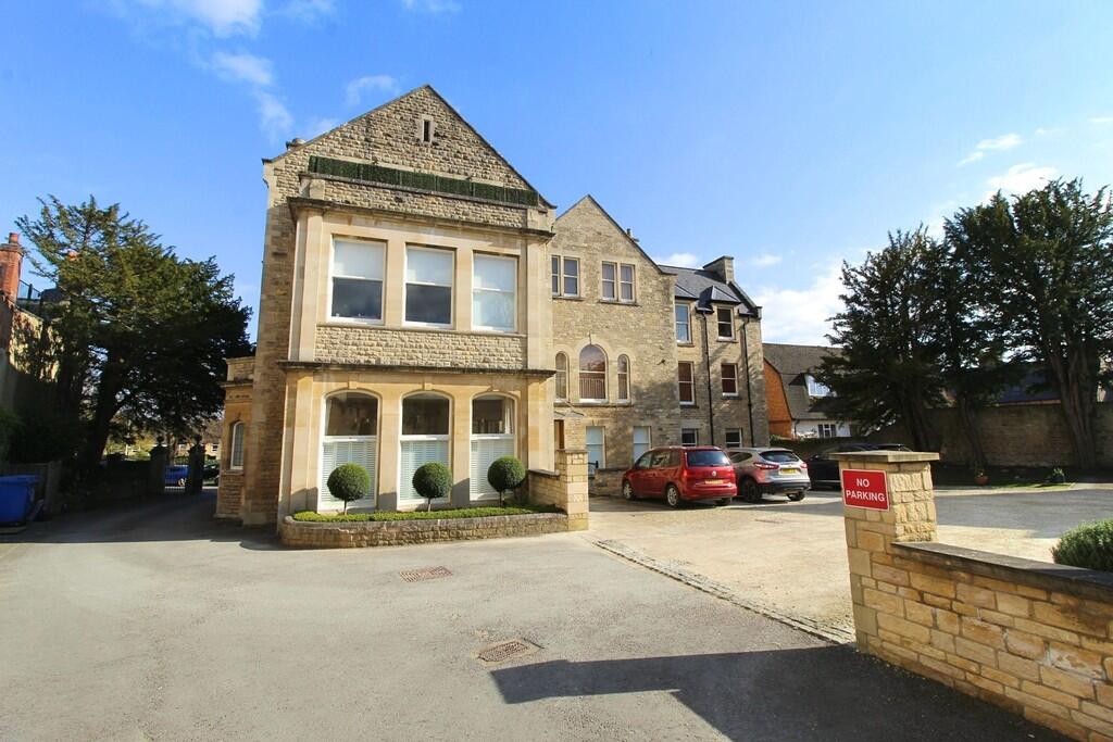 Apartment in Brackley, West Northamptonshire - View 2
