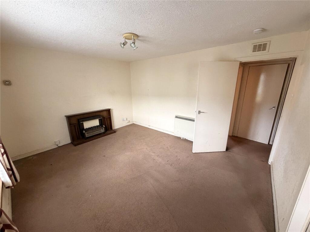 Apartment in Kilmarnock, South Ayrshire - View 2