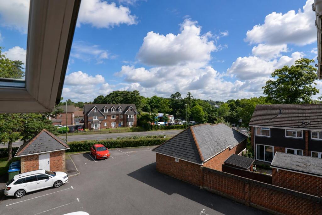 Apartment in Fareham, Hampshire - More