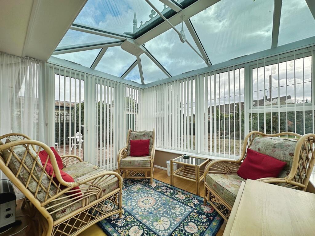 House in Hart, Moulsham Green, Yateley - View 4
