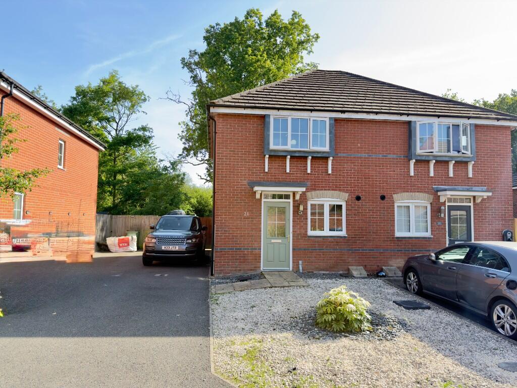Main image of property: Martindales RH13