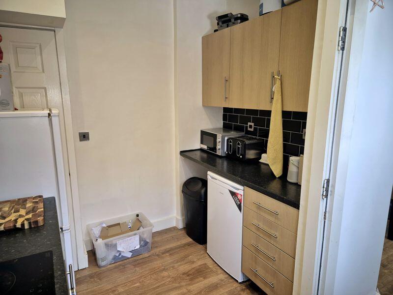 House in Leeds, West Yorkshire - View 5