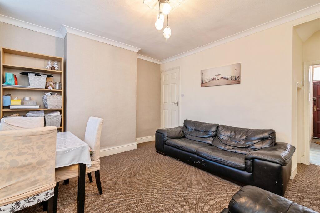 House in Gedling, Nottinghamshire - View 5