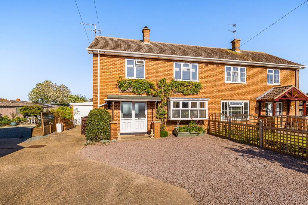 3-bed semi-detached on Meridian Close, Boston, Lincolnshire, PE21 0NE, £220,000