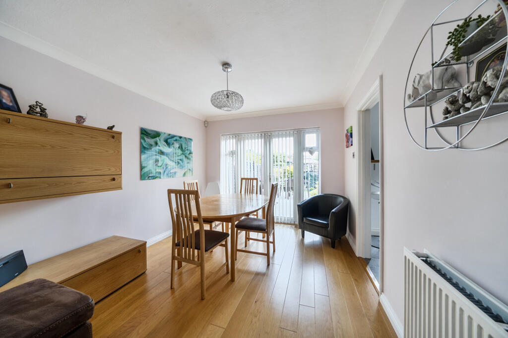 Charlbury Road, Ickenham, Uxbridge photo 4
