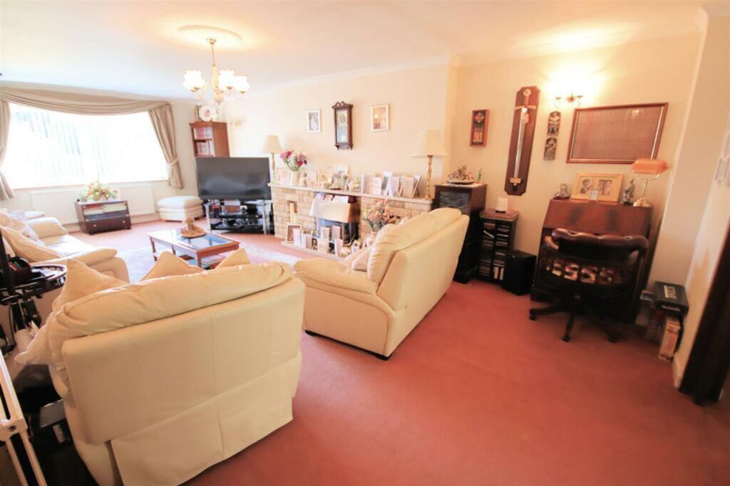 House in Luton, Biscot - View 2
