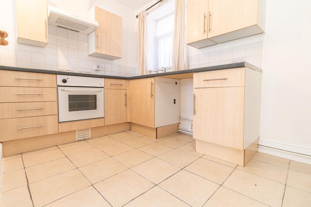 Apartment in Barry, Gibbonsdown - View 4