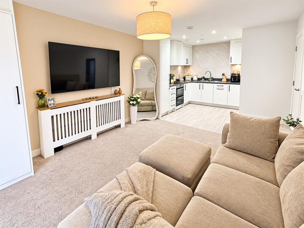 Apartment in Northampton, North Northamptonshire - View 4