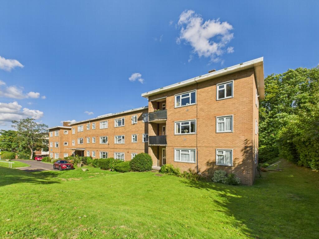 1-bed flat on Boltro Road, Haywards Heath, RH16, £220,000