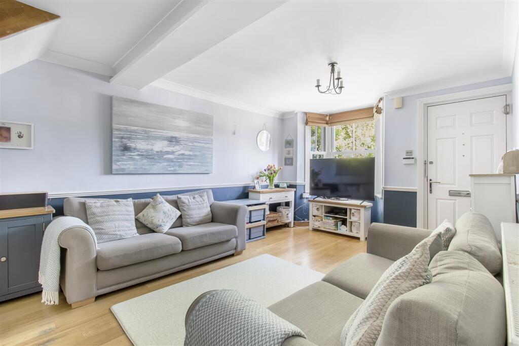 Main image of property: Avenue Road, London