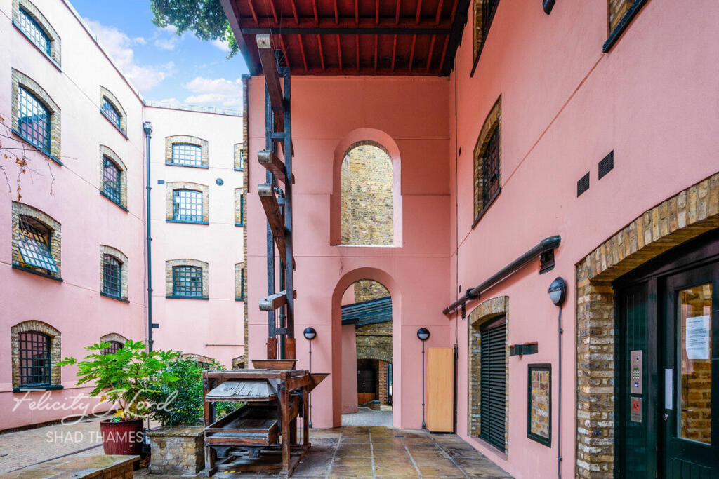 2-bed flat on 2, Butlers & Colonial Wharf, £865,000