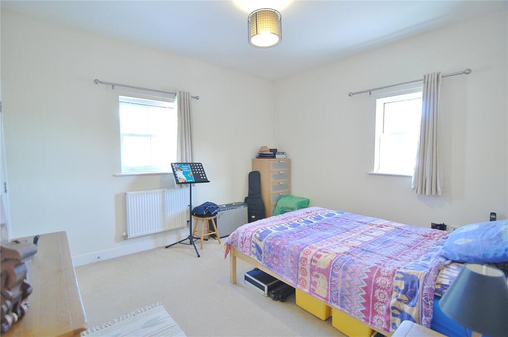 Apartment in Stroud - More