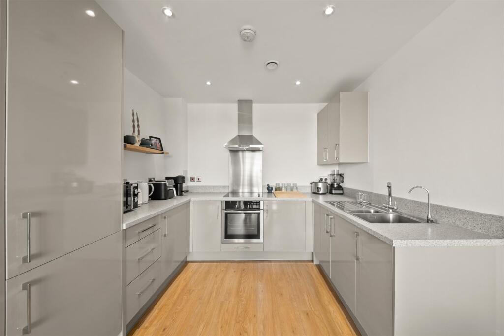 Apartment in Twickenham - View 3