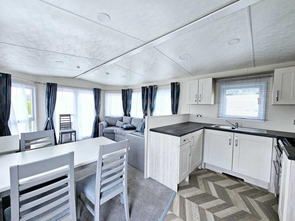 Lodge 3 at Scalby Close Park, Burniston Road, Scarborough, North Yorkshire photo 3