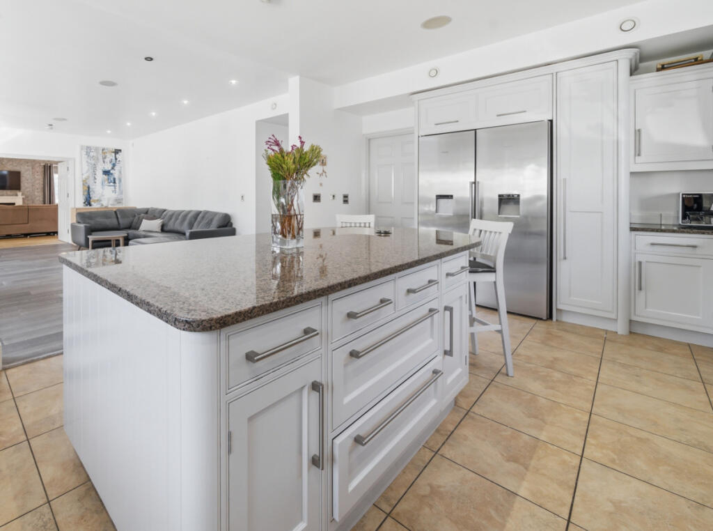 House in Welwyn Hatfield, Essendon - More