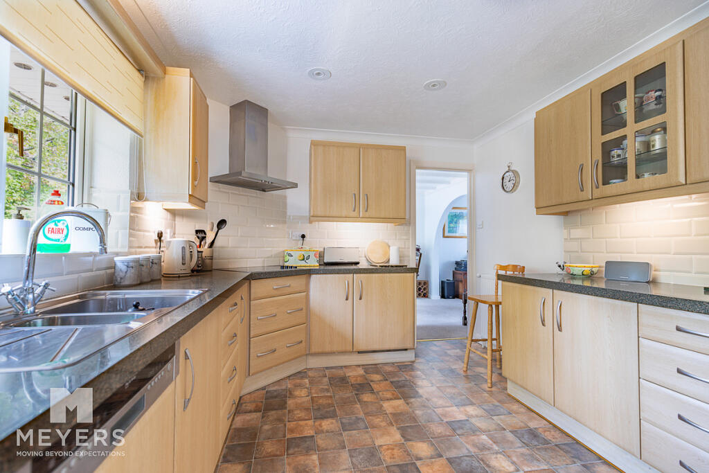 Pringles Close, Ferndown, BH22 8 photo 3