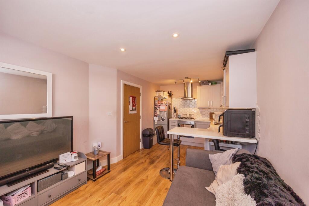 Apartment in Portsmouth - View 5