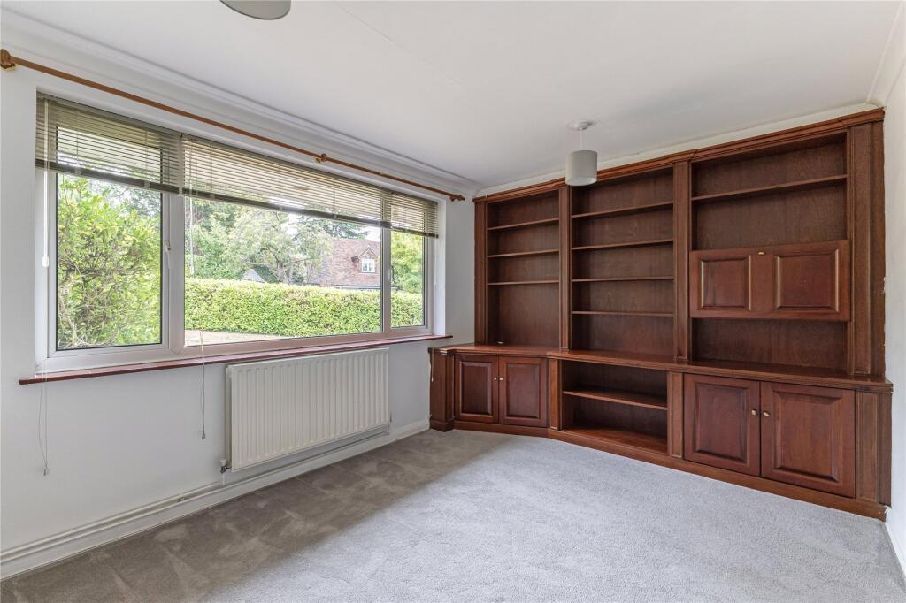 House in Kingston upon Thames - More