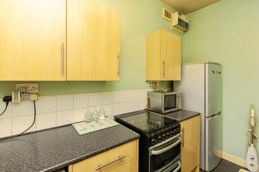 House in Bradford, West Bowling, Trident - More