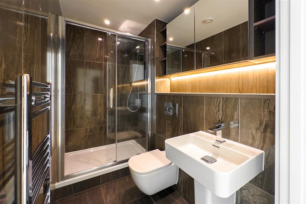 Apartment in Manchester, City Centre - View 4
