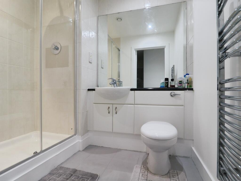 Apartment in Cardiff, Grangetown - View 4