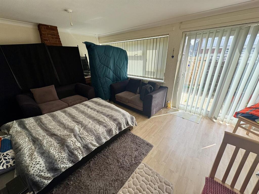 Apartment in Portsmouth, Somers Town - View 3