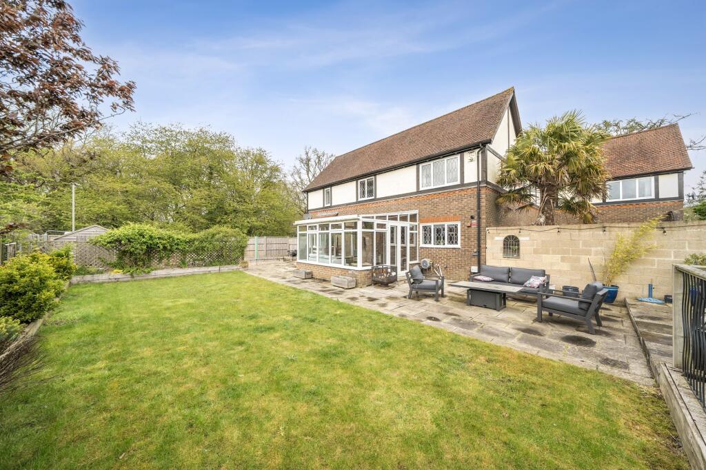 The Grove, Caterham, CR3 photo 4