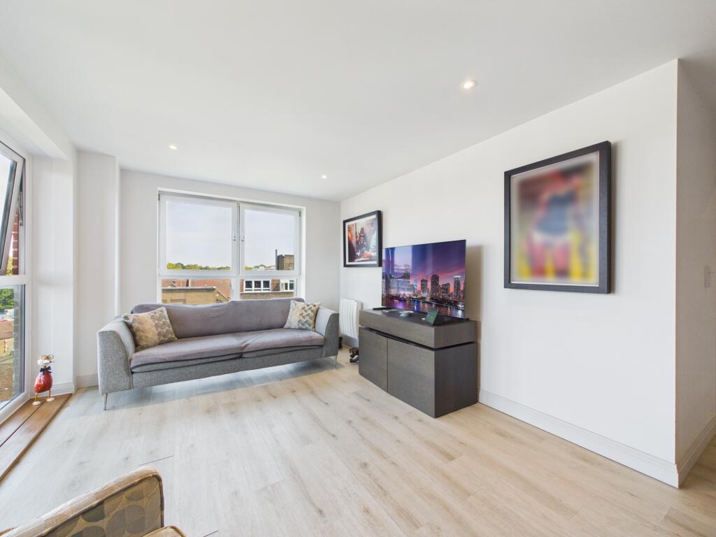 Apartment in Redhill - View 3