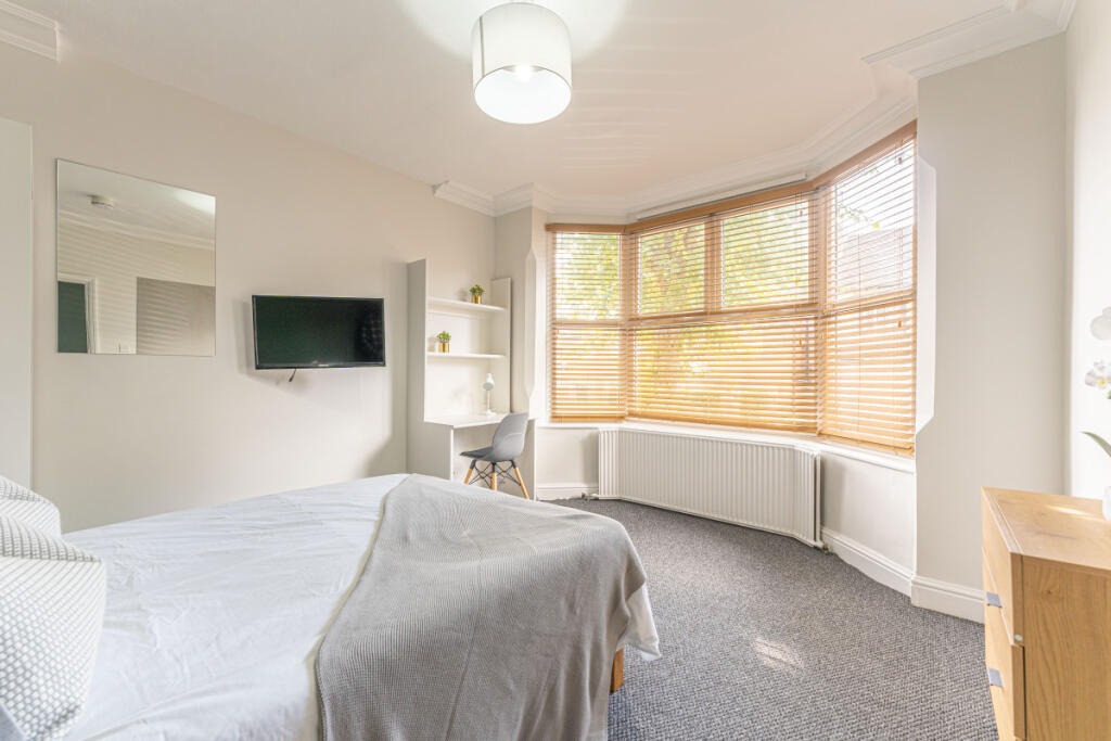 133 Rolleston Drive, Nottingham, NG7 - View 3