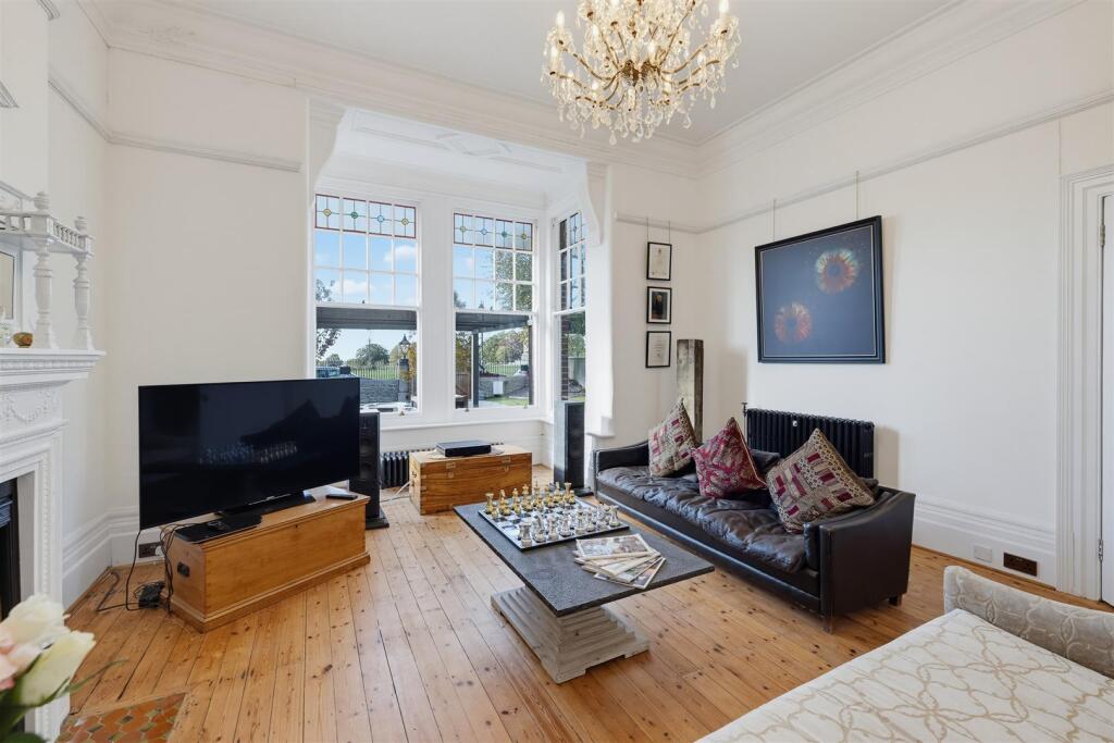 Apartment in Plymouth - More